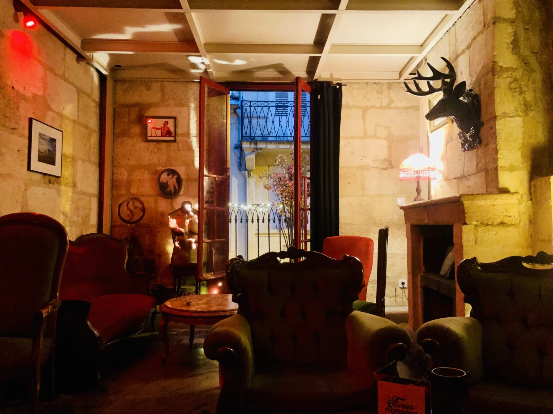 Les Furies Bergères : bar de quartier, ambiance joyeuse et soirées sans filtre