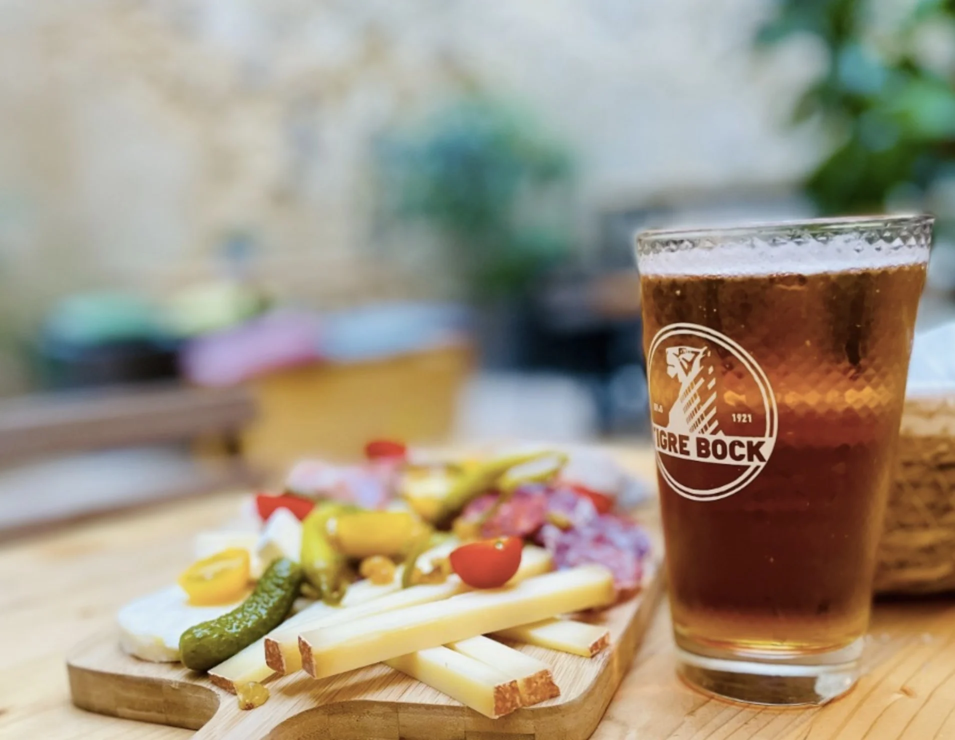 Le JAX : bar de quartier, bières fraîches et terrasse secrète à Bordeaux
