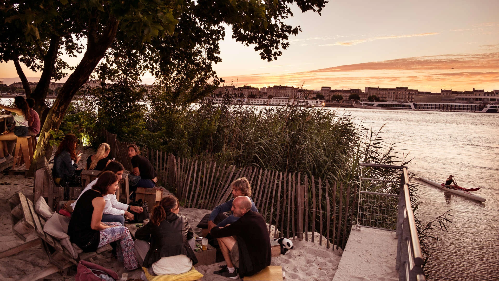 Les Chantiers de la Garonne : la plage urbaine avec vue sur Bordeaux